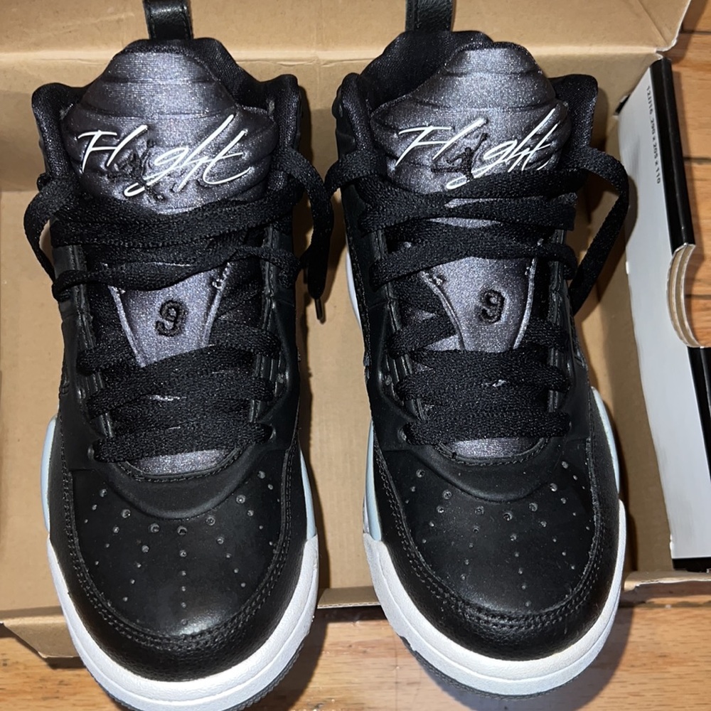 Jordan Flights 9 (Youth 3.5)
